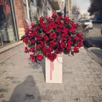 گل آرایی و خدمات دسته گل و باکس گل ، تاج گل و...