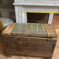 صندوق قدیمی چوبی