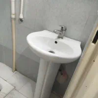 یک روشوای و دو فلاش تانک سرویس بهداشتی درحد