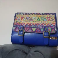 تعدادی کیف زنانه.لباس زنانه .پیراهن مردانه.