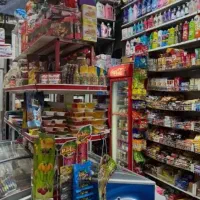 کارگر جهت کار در سوپرمارکت