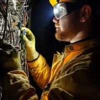 برقکار و سرویس کار ماشین سنگین