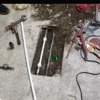 لوله کش تشخیص ترکیدگی. تعمیرنصب شیرآلات سیفون سینگ