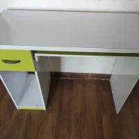 تخت یک نفره و میز