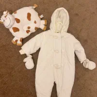 کاپشن نوزادی 6 ماه و بالشت نوزادی