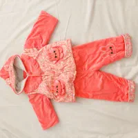 ست سه تیکه مخمل عروسکی بچه گانه|کفش و لباس بچه|کاشمر, |دیوار