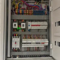 مونتاژ کار تابلو برق صنعتی