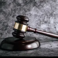 وکیل پایه یک دادگستری با هشت سال سابقه وکالت