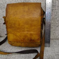 کیف رو دوشی تمام چرم رنگ عسلی خانم و آقا