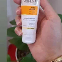 پوست|آرایشی، بهداشتی، درمانی|بردسیر, |دیوار