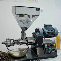 دستگاه روغن‌گیری هیراد ماشین کیفیت بالا/شرایط ویژه|فروشگاه و مغازه|اصفهان, روشن‌دشت|دیوار