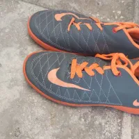 کفش ورزشی فوتسال( نایک)|کیف، کفش، کمربند|قم, بنیاد|دیوار