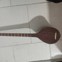 سه تار. جنس تنه از چوب.