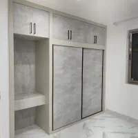 کلبه . پله . کابینت آشپزخانه