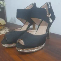 کفش مجلسی|کیف، کفش، کمربند|صحنه, |دیوار