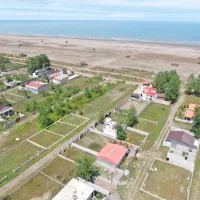 زمین ساحلی چسبیده به ساحل درمنطقه خوش آب وهواگیلان|فروش زمین و ملک کلنگی|لاهیجان, انقلاب|دیوار