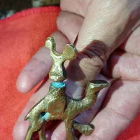 سرمه دان قدیمی برنجی دکوری با تصویر شتر وباسر خروس|کلکسیون اشیاء عتیقه|ارومیه, |دیوار