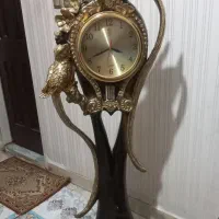 ساعت قدی وگلدان