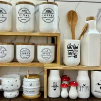 مونتاژ کار ظروف چوبی وکارگر ساده