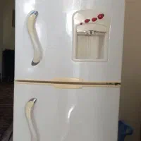 یخچال دو درب کاملا سالم و بدون ایراد و زنگ زدگی