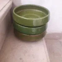 سه ظرف بزرگ سفالی رنگ سبز سالم بدن شکستگی