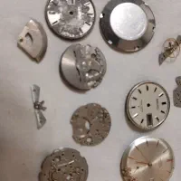 تعدادی قطعات ساعت یکجا حضوری