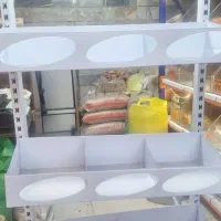 قفسه آجیل و حبوبات جلو شیشه خور