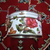 قوطی میشه داخلش وسیله نگهداشت فقط ۵۰