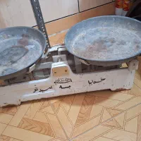 ترازوی قدیمی سنگی (وزنهای) همراه با وزنهها|فروشگاه و مغازه|نوکنده, |دیوار