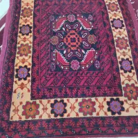 پشتی یک جفت دست بافت