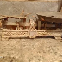 ترازو سنگی رنگ سفید .