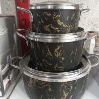 سه قابلمه در دار