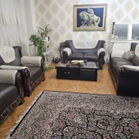 مبل راحتی شرکتی سالم و بسیار مقاوم و میز نهار خوری