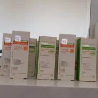 تعدای کرم ضدافتاب و مرطوب کننده اصل با قیمت مناسب