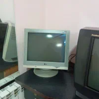 کامپیوتر و میز و صندلی دو میلیون