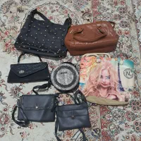تعدادی کیف و کفش