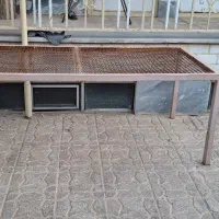 صندلی، تخت آهنی، در توری