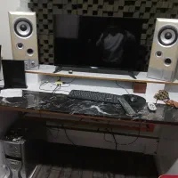 کیس و مانیتور ۳۲