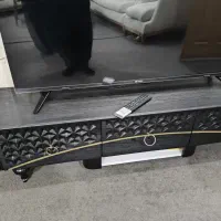 میز زیر تلویزیون