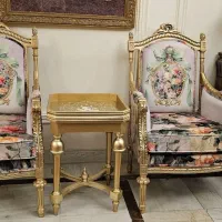۲ عدد مبل کلاسیک ورق طلا ۱ عدد میز خراطی نقاشی شده