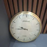 ساعت دیواری طلایی