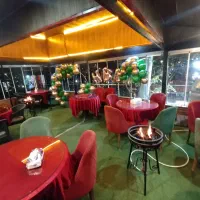 ویتر سالن کار رستوران