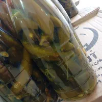 زیتون و خیار شور