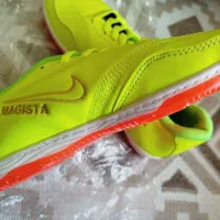 کفش سالن|کیف، کفش، کمربند|میانه, |دیوار