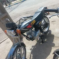 تعدادی موتور پارکینگی تمیز