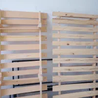 تخته چوب زیر تخت