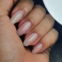 خدمات کاشت ناخن