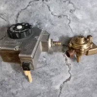 رگلاتور و دستگاه ابگرمکن