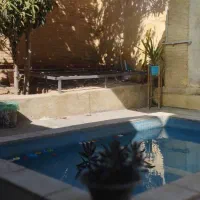 اجاره اتاق ( خانه سنتی )|اجارهٔ کوتاه‌مدت آپارتمان و سوئیت|شیراز, سیاه سنگ|دیوار