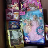 تعداد زیادی عروسک